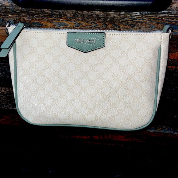 Nine West classic clutch purse. NWOT. - Picture 1 of 9